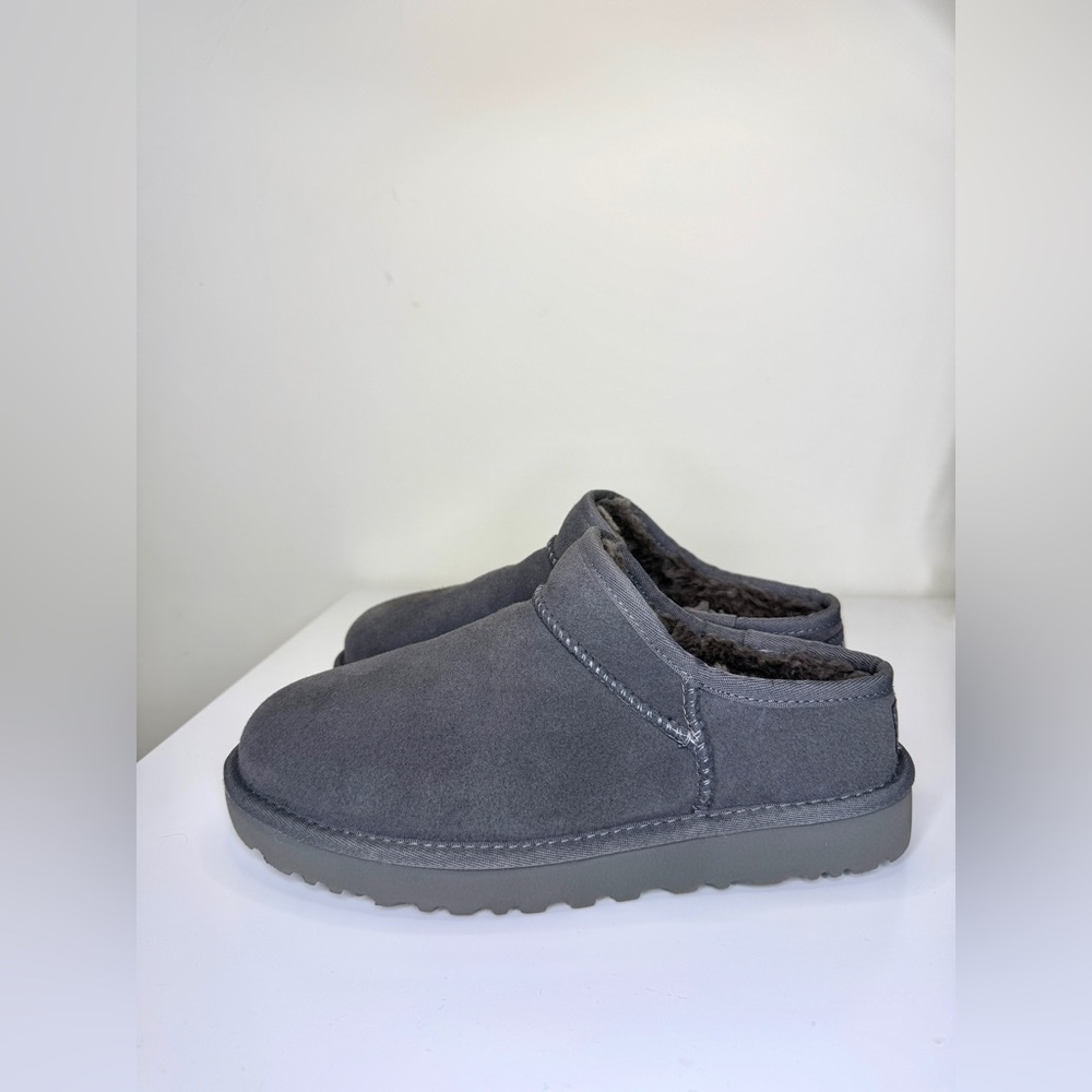 UGG Women’s Classic Slipper Gray Size 8 Suede UGGplush Treadlite New Authentic